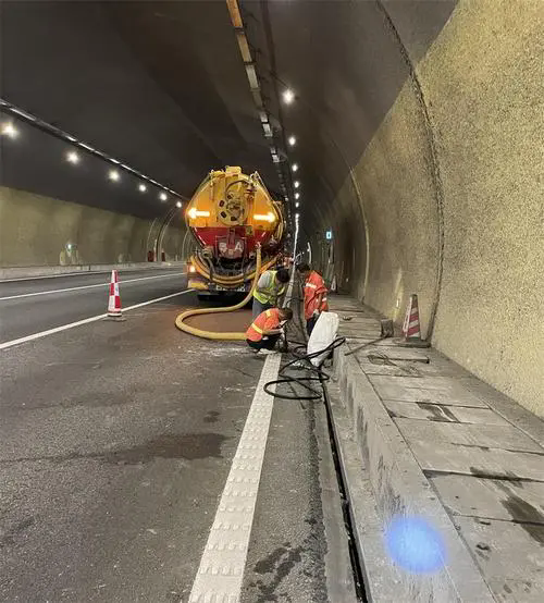 交口隧道排水渠清淤